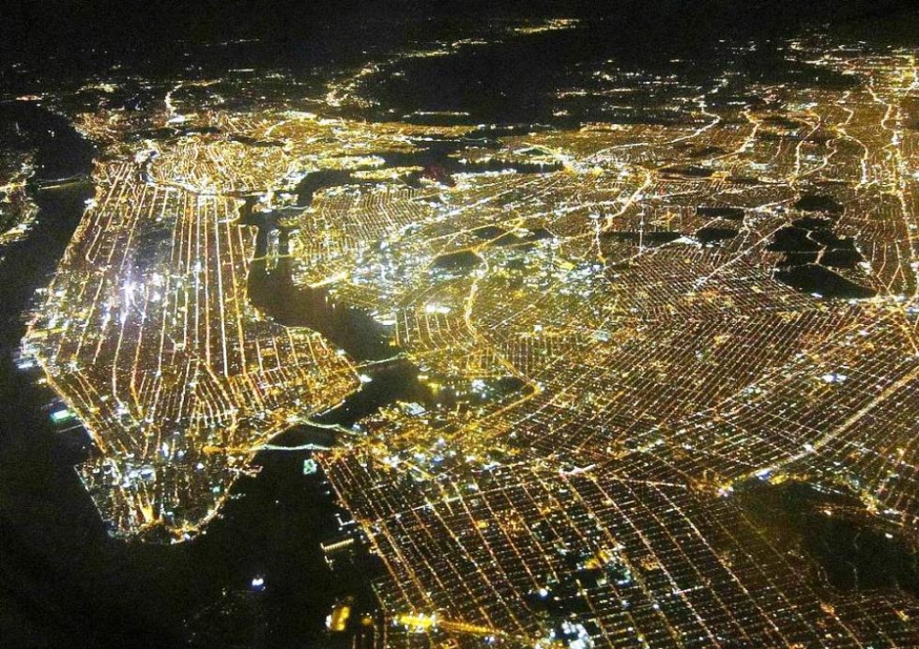 incredible-photographs-new-york-lights-at-night.jpg